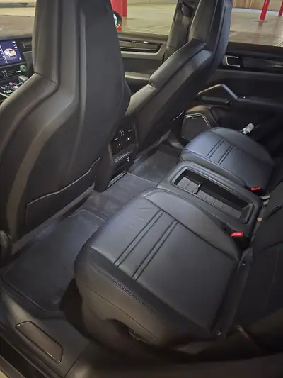 Porsche Cayenne 4.0 V8 Turbo GT — 640 ch, sportivité extrême et luxe suisse — detail