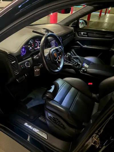 Porsche Cayenne 4.0 V8 Turbo GT — 640 ch, sportivité extrême et luxe suisse — dashboard