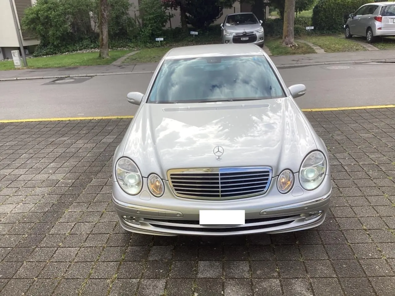 Mercedes-Benz E 320 V6 — Berline de prestige, entretien Mercedes régulier, 103'000 km — vista esterna