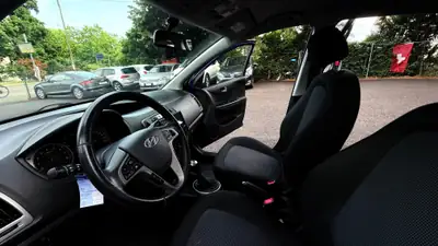 Hyundai i20 1.4 Style — Citadine fiable, sans accident, faible consommation — Miniature 9