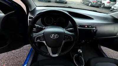 Hyundai i20 1.4 Style — Citadine fiable, sans accident, faible consommation — Miniature 10