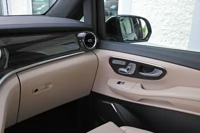 Mercedes-Benz V 300 d Lang — Monospace premium 4Matic, sièges individuels de luxe — Miniatura 28