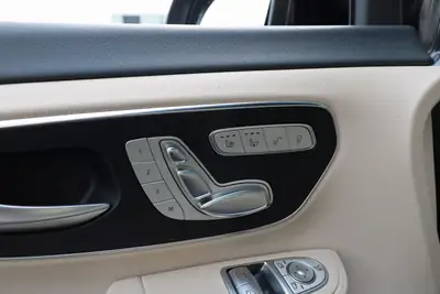 Mercedes-Benz V 300 d Lang — Monospace premium 4Matic, sièges individuels de luxe — Miniatura 30