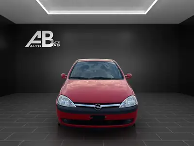 Opel Corsa 1.8 16V GSi — Citadine sportive de 2003, moteur pétillant et design culte — vista esterna