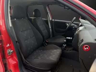 Opel Corsa 1.8 16V GSi — Citadine sportive de 2003, moteur pétillant et design culte — Miniatura 9