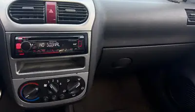 Opel Corsa 1.8 16V GSi — Citadine sportive de 2003, moteur pétillant et design culte — Miniatura 11