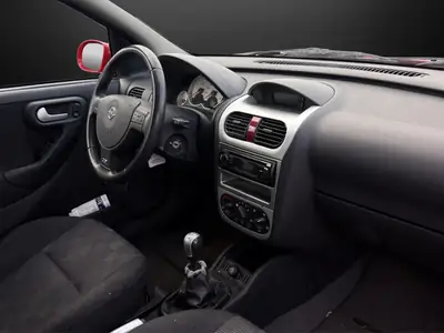 Opel Corsa 1.8 16V GSi — Citadine sportive de 2003, moteur pétillant et design culte — Miniatura 10
