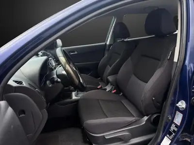 Hyundai i30 Wagon 1.6 CRDi — Familiale diesel robuste, 269'000 km — Miniatura 7
