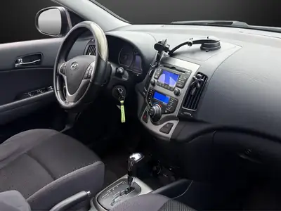 Hyundai i30 Wagon 1.6 CRDi — Familiale diesel robuste, 269'000 km — Miniatura 10