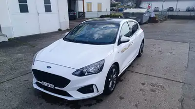 Ford Focus 1.0i EcoBoost 125 ST-Line — Compacte urbaine efficace et bien équipée — vue extérieure