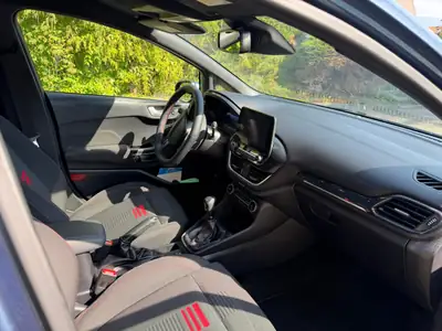Ford Fiesta 1.0 EcoBoost Hybrid ST-Line X — Citadine écologique et dynamique, 27 000 km seulement — Innenraum