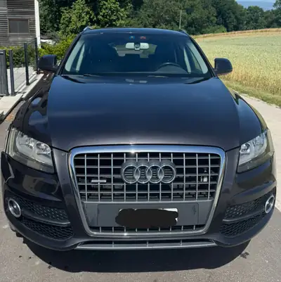 Audi Q5 2.0 TFSI Quattro S-Tronic — SUV premium allemand, 4x4 intégral — side view