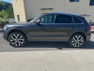 Audi Q5 2.0 TFSI Quattro S-Tronic — SUV premium allemand, 4x4 intégral — exterior view
