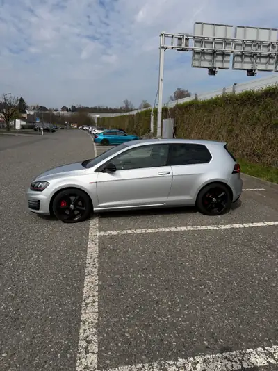 VW Golf 2.0 TSI GTI Performance DSG — Sportive dynamique, 76 000 km, cession directe — fianco