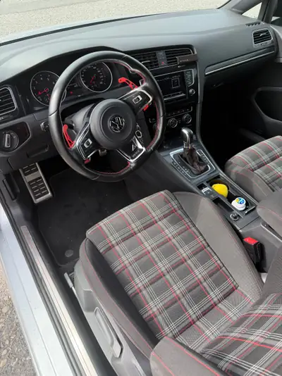 VW Golf 2.0 TSI GTI Performance DSG — Sportive dynamique, 76 000 km, cession directe — interni