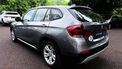 BMW X1 xDrive 28i Steptronic — SUV compact allemand, 4x4 performant et fiable — intérieur