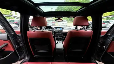 BMW X1 xDrive 28i Steptronic — SUV compact allemand, 4x4 performant et fiable — Miniature 8