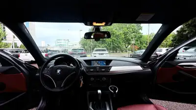 BMW X1 xDrive 28i Steptronic — SUV compact allemand, 4x4 performant et fiable — Miniature 10