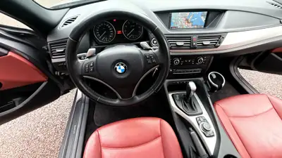 BMW X1 xDrive 28i Steptronic — SUV compact allemand, 4x4 performant et fiable — Miniature 12