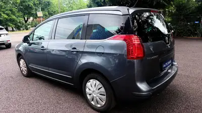 Peugeot 5008 1.6 16V T Family — Monospace 7 places fiable, sans sinistre — tableau de bord