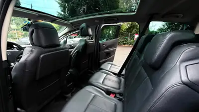 Peugeot 5008 1.6 16V T Family — Monospace 7 places fiable, sans sinistre — Miniature 8