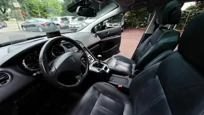 Peugeot 5008 1.6 16V T Family — Monospace 7 places fiable, sans sinistre — Miniature 11