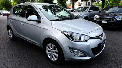 Hyundai i20 1.4 Premium Automatic — Citadine fiable, sans accident, 152'000 km — côté