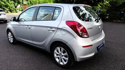 Hyundai i20 1.4 Premium Automatic — Citadine fiable, sans accident, 152'000 km — intérieur