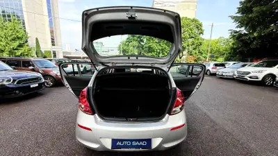 Hyundai i20 1.4 Premium Automatic — Citadine fiable, sans accident, 152'000 km — Miniature 7