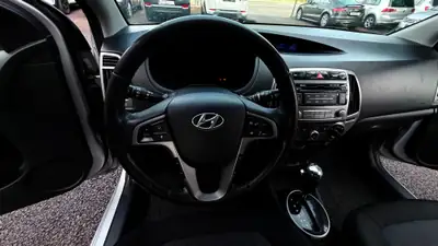 Hyundai i20 1.4 Premium Automatic — Citadine fiable, sans accident, 152'000 km — Miniature 11