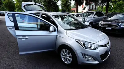 Hyundai i20 1.4 Premium Automatic — Citadine fiable, sans accident, 152'000 km — Miniature 12