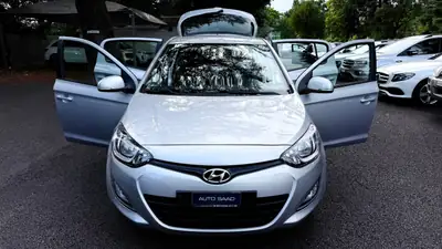Hyundai i20 1.4 Premium Automatic — Citadine fiable, sans accident, 152'000 km — Miniature 14