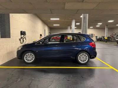 BMW 225xe Active Tourer — Hybride rechargeable, 32'000 km seulement — vista posteriore