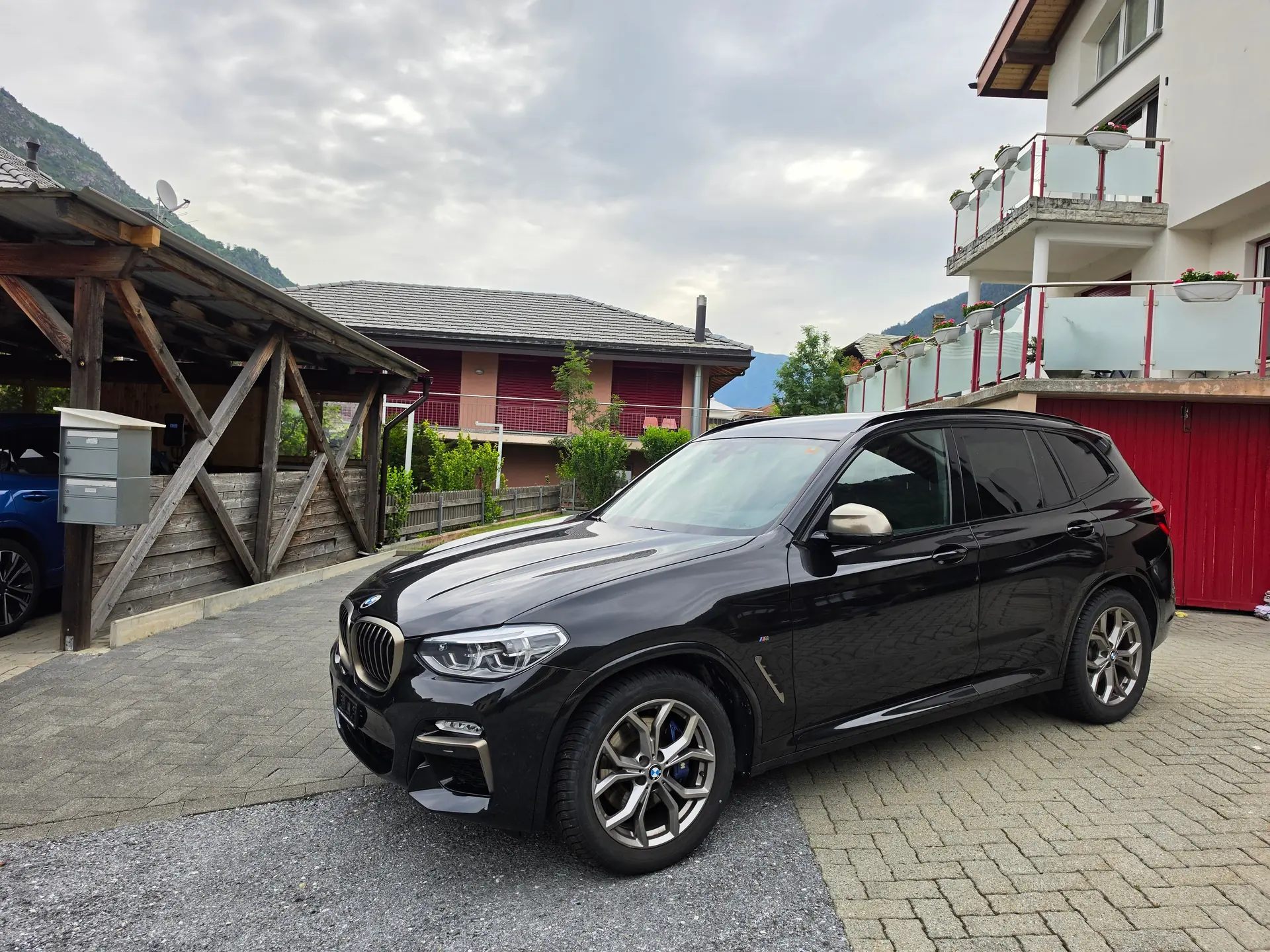 BMW X3 M40i xDrive 2018 — SUV Premium sportif avec technologie 360° — vista esterna