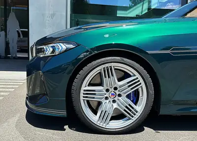 BMW-Alpina B3 3.0 Biturbo 4x4 — 495 ch, berline haute performance vert métallisé — Miniatura 7
