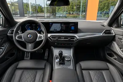 BMW-Alpina B3 3.0 Biturbo 4x4 — 495 ch, berline haute performance vert métallisé — Miniatura 11