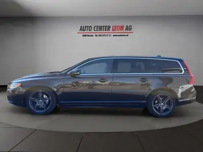Volvo V70 D5 AWD Momentum — Break premium diesel, traction intégrale, entretien complet — rear view
