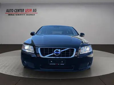 Volvo V70 D5 AWD Momentum — Break premium diesel, traction intégrale, entretien complet — exterior view