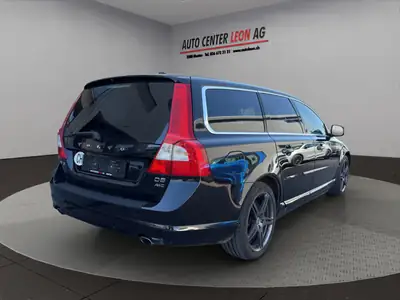 Volvo V70 D5 AWD Momentum — Break premium diesel, traction intégrale, entretien complet — detail