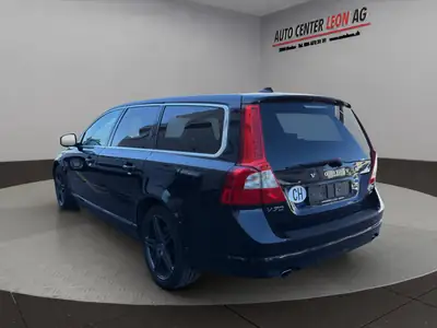 Volvo V70 D5 AWD Momentum — Break premium diesel, traction intégrale, entretien complet — interior