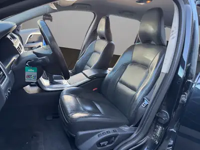 Volvo V70 D5 AWD Momentum — Break premium diesel, traction intégrale, entretien complet — Thumbnail 9