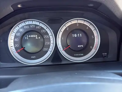 Volvo V70 D5 AWD Momentum — Break premium diesel, traction intégrale, entretien complet — Thumbnail 11