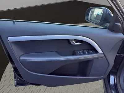 Volvo V70 D5 AWD Momentum — Break premium diesel, traction intégrale, entretien complet — Thumbnail 12