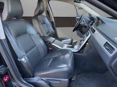 Volvo V70 D5 AWD Momentum — Break premium diesel, traction intégrale, entretien complet — Thumbnail 17