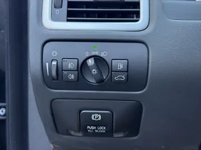 Volvo V70 D5 AWD Momentum — Break premium diesel, traction intégrale, entretien complet — Thumbnail 24