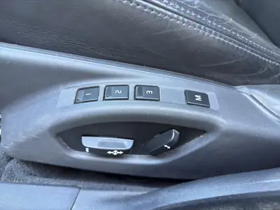 Volvo V70 D5 AWD Momentum — Break premium diesel, traction intégrale, entretien complet — Thumbnail 23