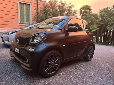 Smart ForTwo 0.9 Prime Twinamic — Citadine agile et économe, parfait pour la ville — côté