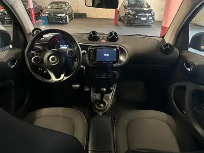 Smart ForTwo 0.9 Prime Twinamic — Citadine agile et économe, parfait pour la ville — Miniature 8