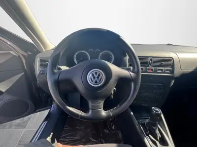 VW Golf 1.6 16V Comfortline — Berline fiable à l'état impeccable, première main — Miniature 10