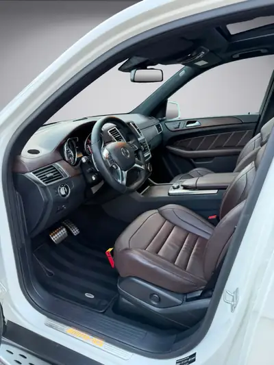 Mercedes-Benz ML 63 AMG 4Matic — SUV haute performance 525 ch, signature AMG exclusive — Thumbnail 9